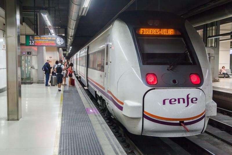 Tren spaniol al RENFE, Foto: Alexandre Fagundes, Dreamstime.com