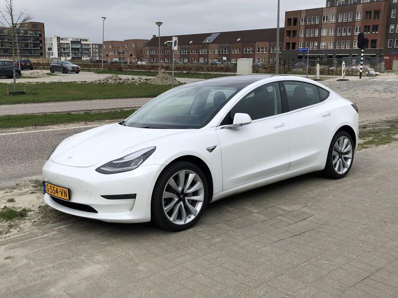 Masina Tesla Model 3, Foto: Jarretera, Dreamstime.com