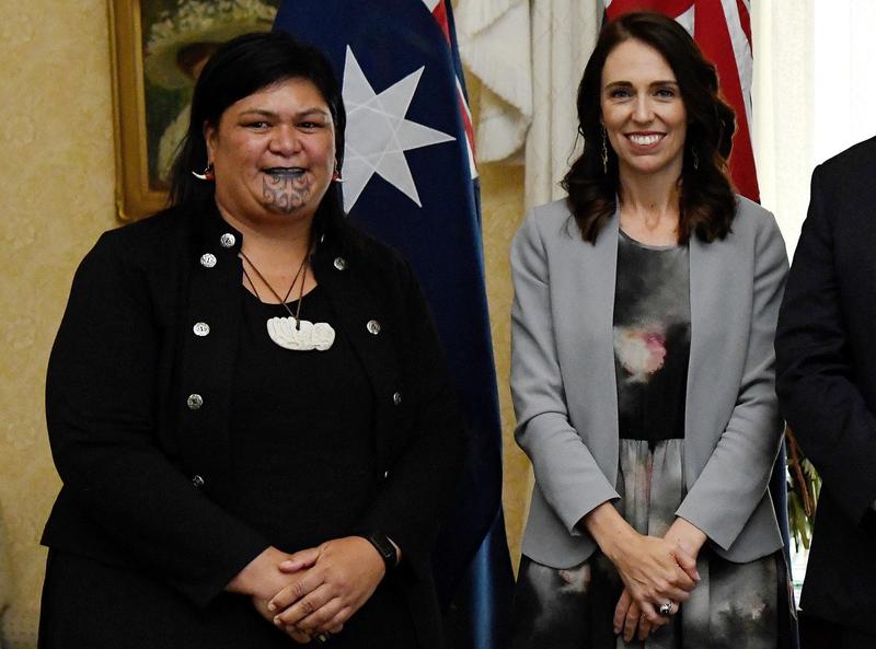Nanaia Mahuta alaturi de premierul neozeelandez Jacinda Ardern, Foto: Bianca de Marchi / AFP / Profimedia Images