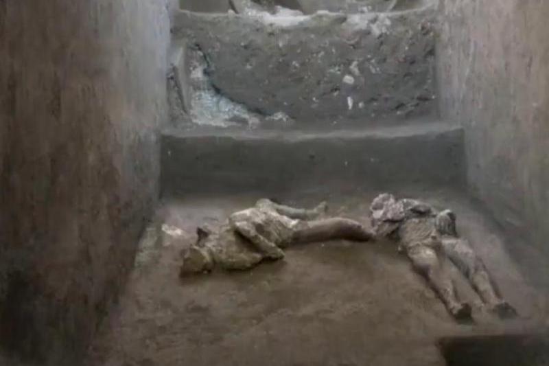 Rămăşiţele bine conservate a doi bărbaţi, descoperite în ruinele oraşului Pompei, Foto: Captura