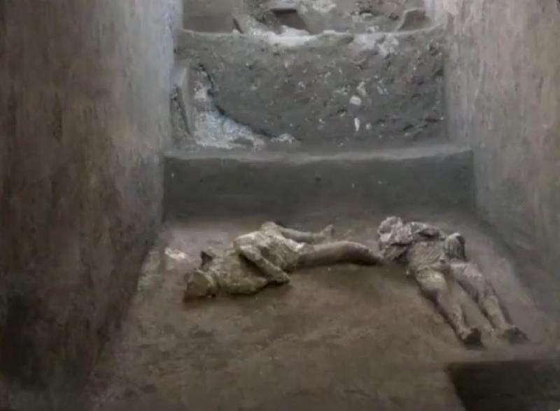 Rămăşiţele bine conservate a doi bărbaţi, descoperite în ruinele oraşului Pompei, Foto: Captura