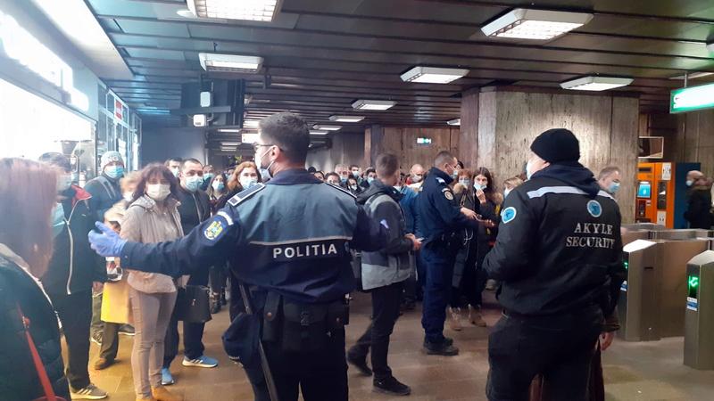 Aglomerație la metrou, Foto: cititor HotNews