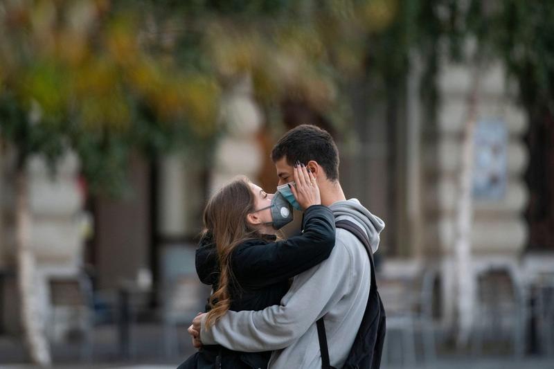 25 intrebari despre vaccin anti-COVID19, tineri din Bucuresti, Foto: Alamy / Profimedia