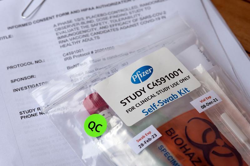 Testarea vaccinului Pfizer, Foto: Robin Rayne / Zuma Press / Profimedia