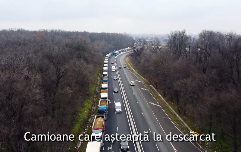 A0 Sud - Lotul 2 - coada de camioane care asteapta sa descarce balast, Foto: Captura YouTube