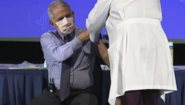 Dr Fauci se vaccineaza anti Covid, Foto: youtube.com