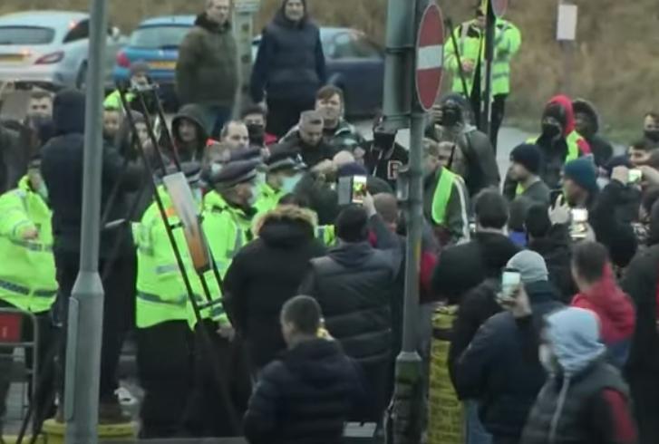 Batai intre politie si soferi la Dover, Foto: youtube.com