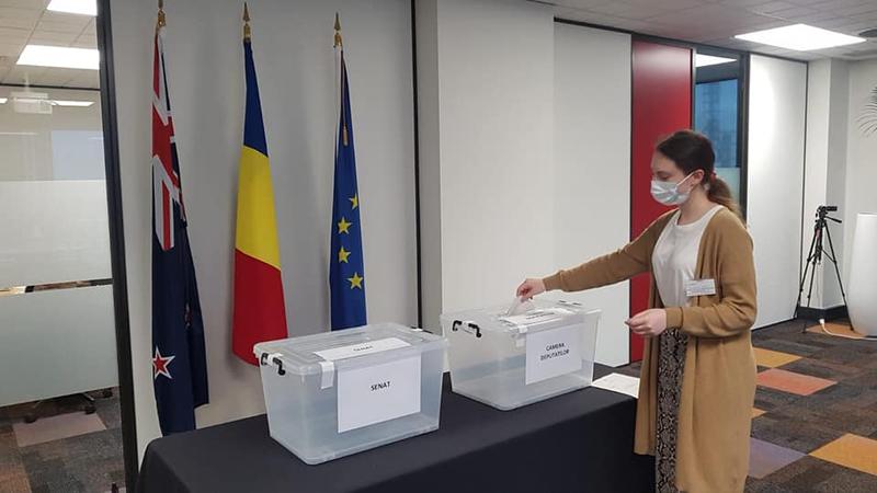 primul vot a fost in sectia din Auckland, Foto: Ambasada Romaniei in Noua Zeelanda Facebook