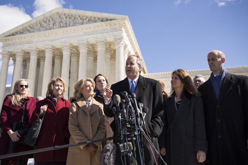 Ken Paxton (centru), procurorul general al statului Texas, Foto: Drew Angerer / Getty Images / Profimedia