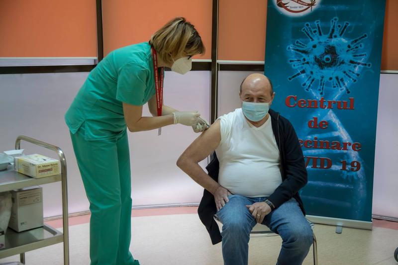Traian Basescu s-a vaccinat, Foto: Spitalul Militar