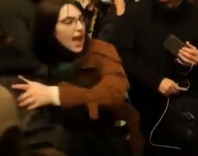 Riley June Williams, la Capitoliu, Foto: Captura YouTube