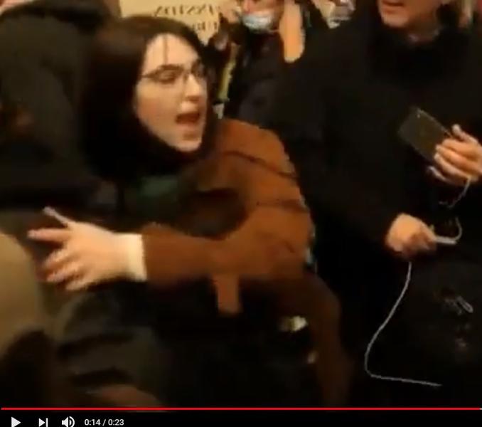 Riley June Williams, la Capitoliu, Foto: Captura YouTube