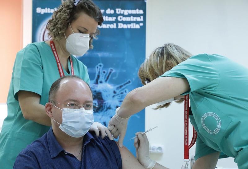 Aurescu s-a vaccinat, Foto: Guvern, Facebook