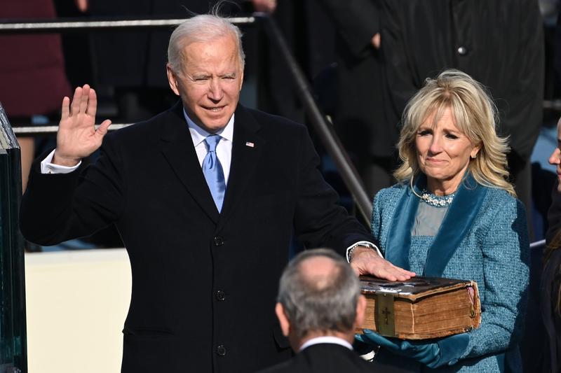 Joe Biden depunand juramantul, Foto: Saul Loeb / AFP / Profimedia Images