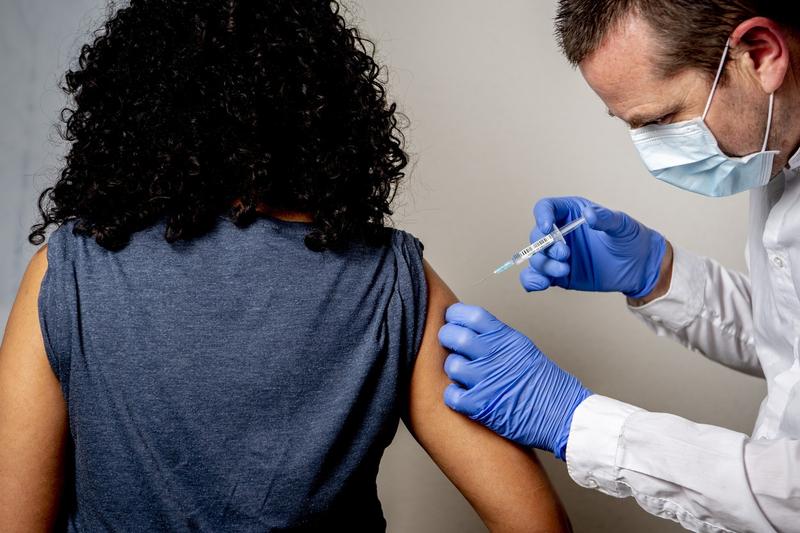 Vaccinare impotriva HPV, Foto: Robin Utrecht / Shutterstock Editorial / Profimedia