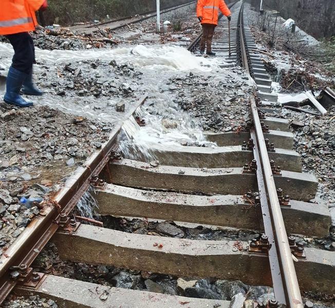 Aluviuni pe Valea Oltului, Foto: CFR Calatori