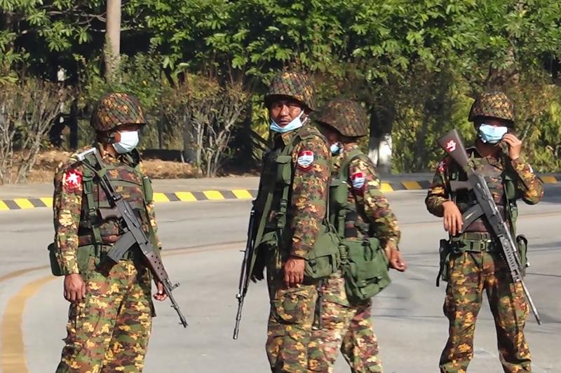 Soldați din Myanmar in timpul loviturii de stat, Foto: AFP / Profimedia Images