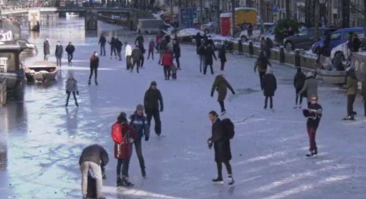 Patinaj pe canalele din Amsterdam, Foto: Captura YouTube