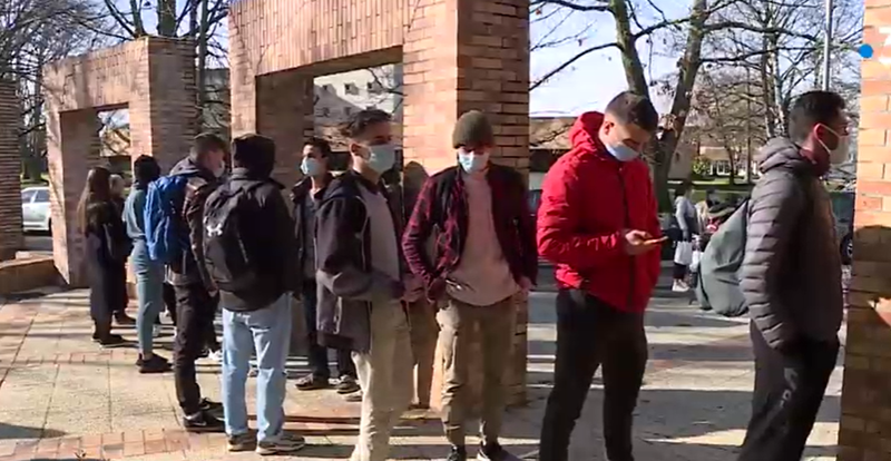 Studenti in Franta la coada pentru meniurile de 1 euro, Foto: Captura YouTube