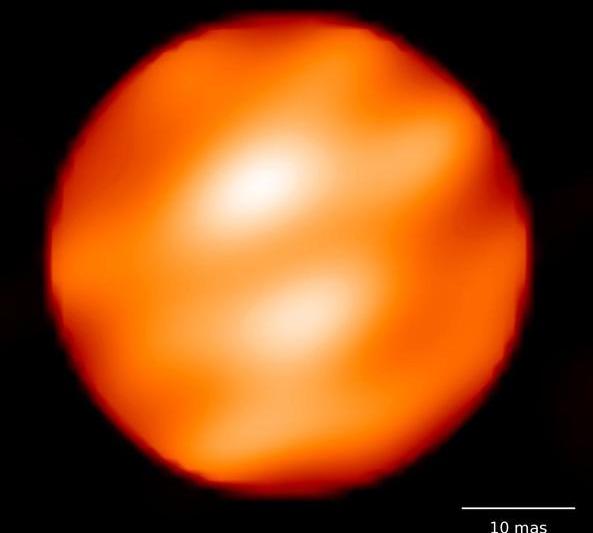 Betelgeuse si suprafata ei patata, Foto: Xavier Haubois (Observatoire de Paris)