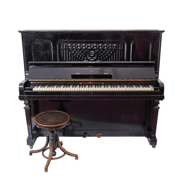 Piesă istorică Steinway & Sons, pian vertical model Vertegrand, Foto: Artmark