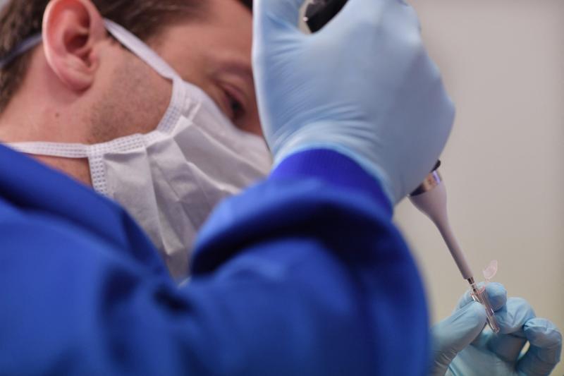 Vaccin administrat oral, Foto: Ben Stansall / AFP / Profimedia Images