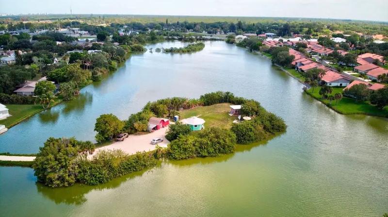 Insula lui Tim Davidson, Foto: Tiffany the Tiny Home