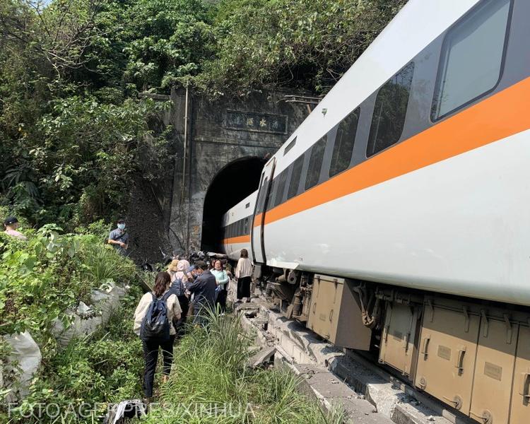 Tren deraiat in Taiwan, Foto: Agerpres/Xinhua
