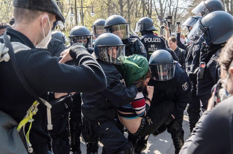 Protest impotriva restrictiilor in Berlin, Foto: Paul Zinken / AFP / Profimedia Images