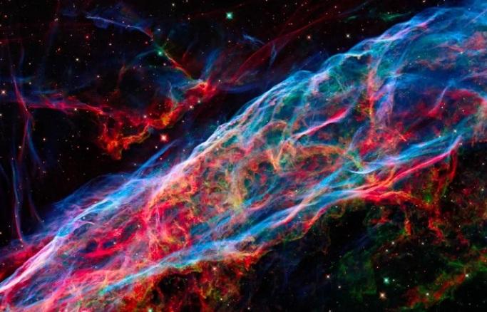 Nebuloasa Voalul, Foto: ESA/Hubble & NASA