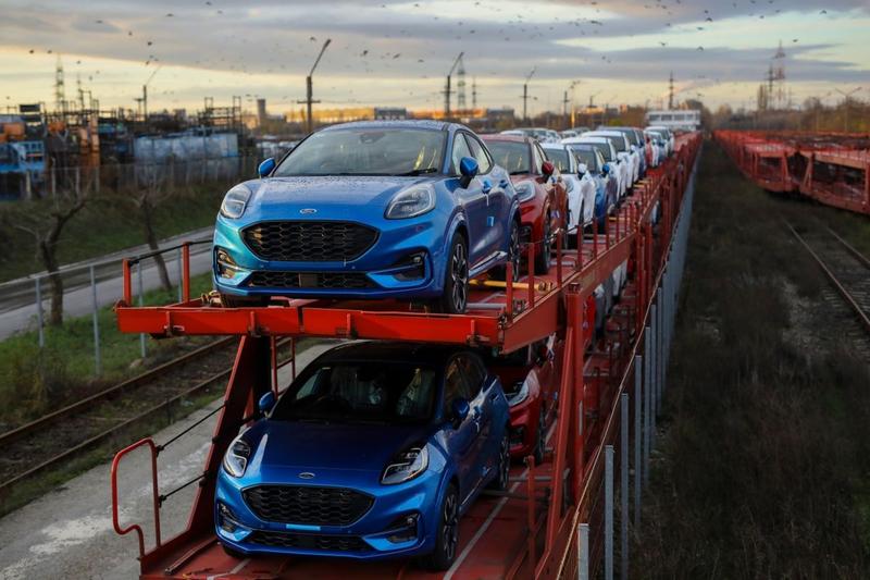 Masini Ford Puma pe tren, Foto: Ford