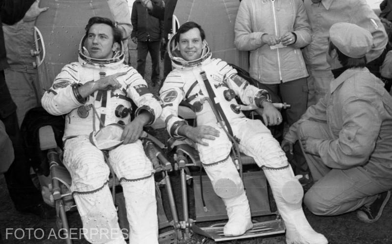 Leonid Popov (stg.) si Dumitru Prunariu, Foto: AGERPRES