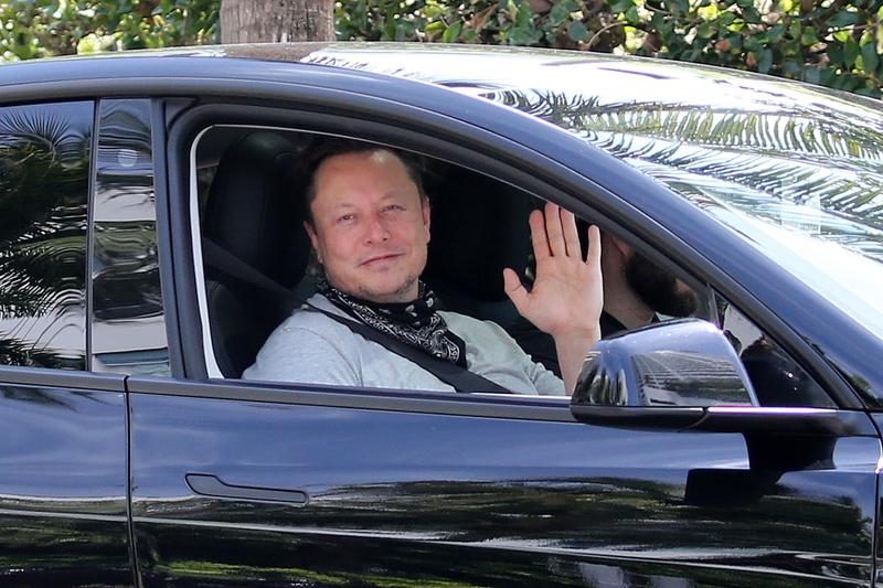 Elon Musk intr-o masina Tesla, Foto: MEGA / The Mega Agency / Profimedia