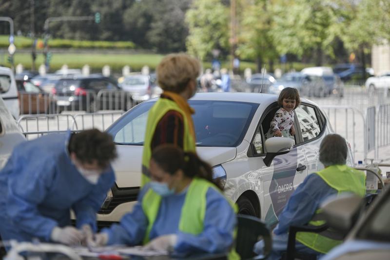 Centrul de vaccinare drive-thru din Piata Constitutiei, Foto: Grosescu Alberto Mihai / Shutterstock Editorial / Profimedia