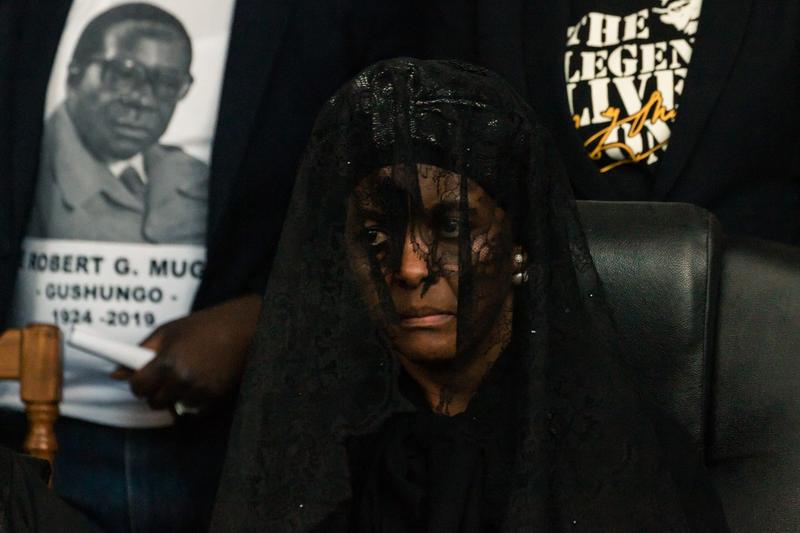 Grace Mugabe a fost amendata cu 5 vaci si o capra de o capetenie din Zimbabwe, Foto: Zinyange Auntony / AFP / Profimedia Images