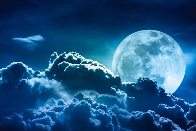 Luna foarte stralucitoare, Foto: Kdshutterman, Dreamstime.com