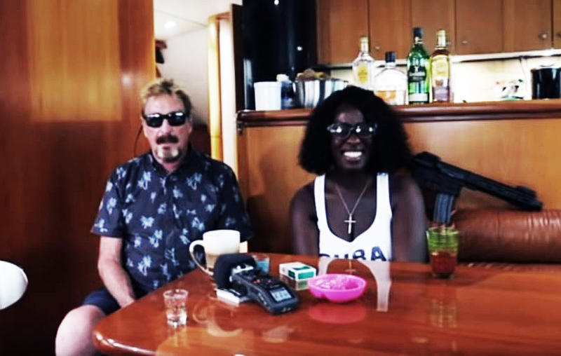 John McAfee si sotia sa, Janice, Foto: Captura YouTube