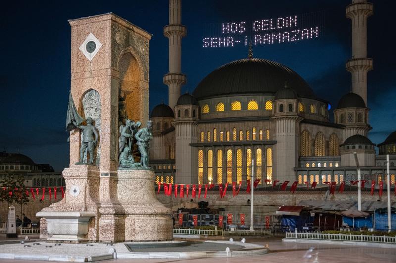 Moscheea Taksim in noaptea de dinaintea inaugurarii, Foto: Diego Cupolo-Nur Photo / Shutterstock Editorial / Profimedia Images