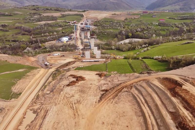 Viaductul Talmacelu, in constructie la inceput de mai 2021, Foto: Captura YouTube