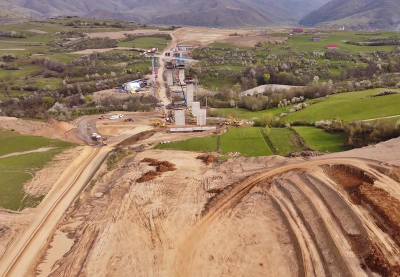 Viaductul Talmacelu, in constructie la inceput de mai 2021, Foto: Captura YouTube