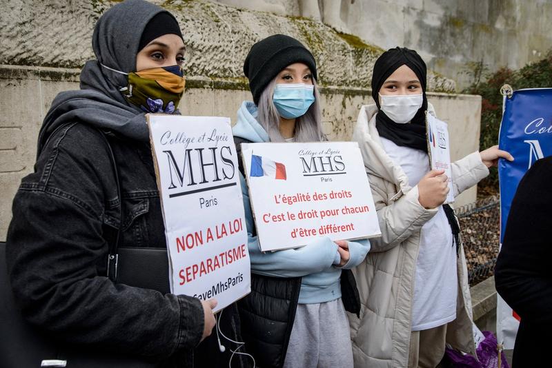 Femei franceze protestand impotriva interzicerii hijabului, Foto: Jacopo Landi / AFP / Profimedia Images
