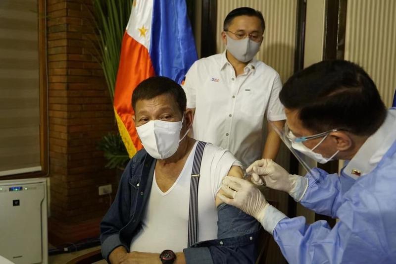 Rodrigo Duterte s-a vaccinat cu vaccinul Sinopharm, Foto: Xinhua / Profimedia Images