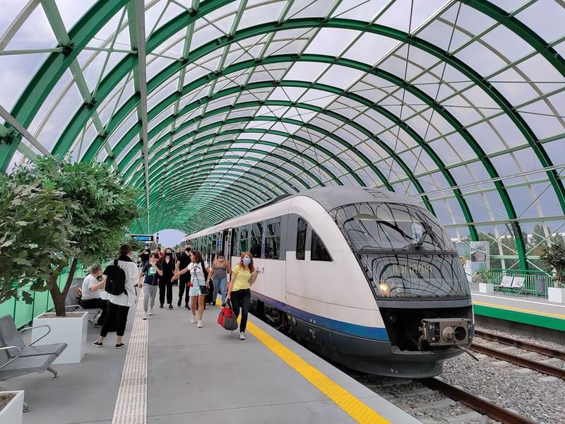 Trenul la gara de la Aeroport, Foto: Hotnews