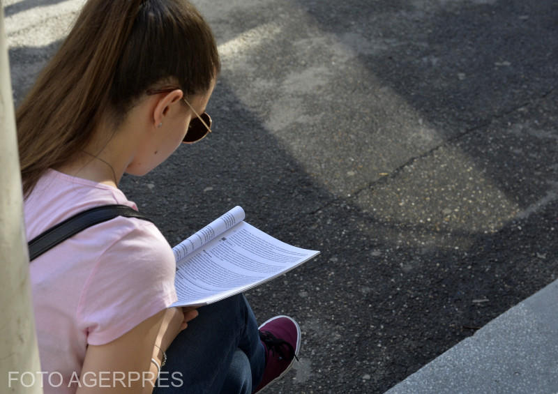 Elevi inainte de examen, Foto: Agerpres