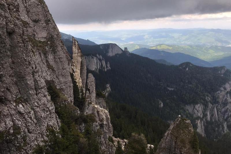 Unul din turnurile Ocolaşului Mare s-a prăbuşit, Foto: Facebook/ Salvamont NEAMT