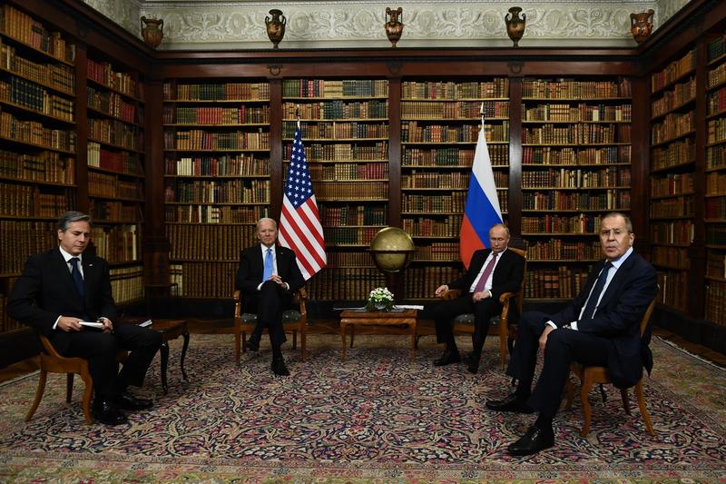 Biden si Putin cu ministrii lor de externe, Foto: Brendan Smialowski / AFP / Profimedia