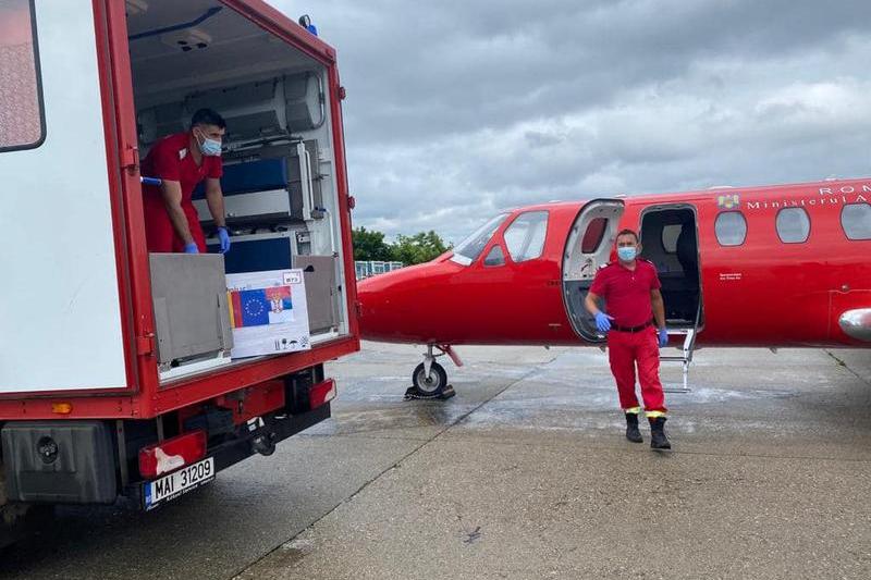 Avion SMURD care transportă doze de vaccin, Foto: CNAB