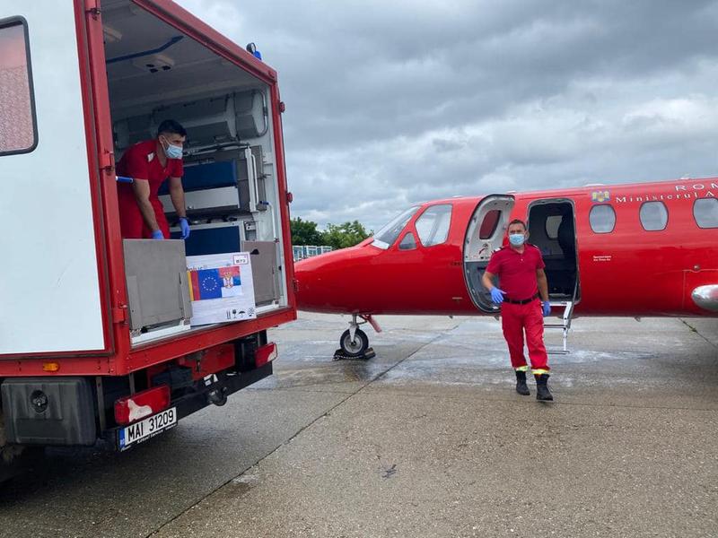 Avion SMURD care transportă doze de vaccin, Foto: CNAB