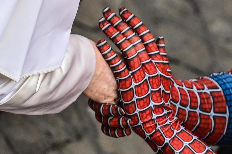 Papa Francisc si Spiderman 4, Foto: Alberto PIZZOLI / AFP / Profimedia