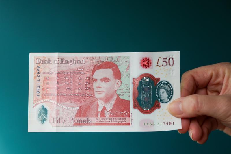 Noua bancnota de 50 de lire sterline cu fata lui Alan Turing, Foto: Hollie Adams / PA Images / Profimedia